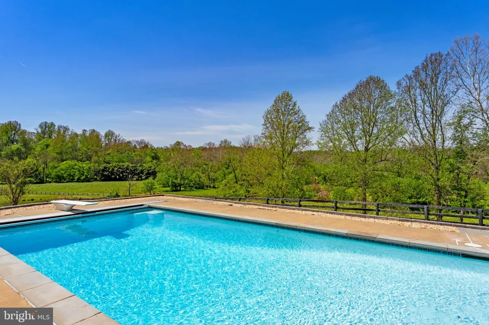 7312 OAK LANE Marshall, VA 20115