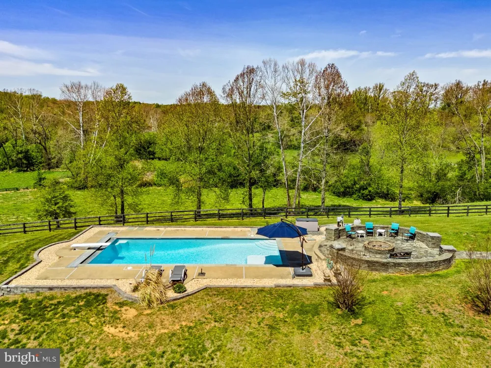 7312 OAK LANE Marshall, VA 20115