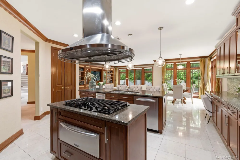3 Olde Hamlet Drive Jericho, NY 11753