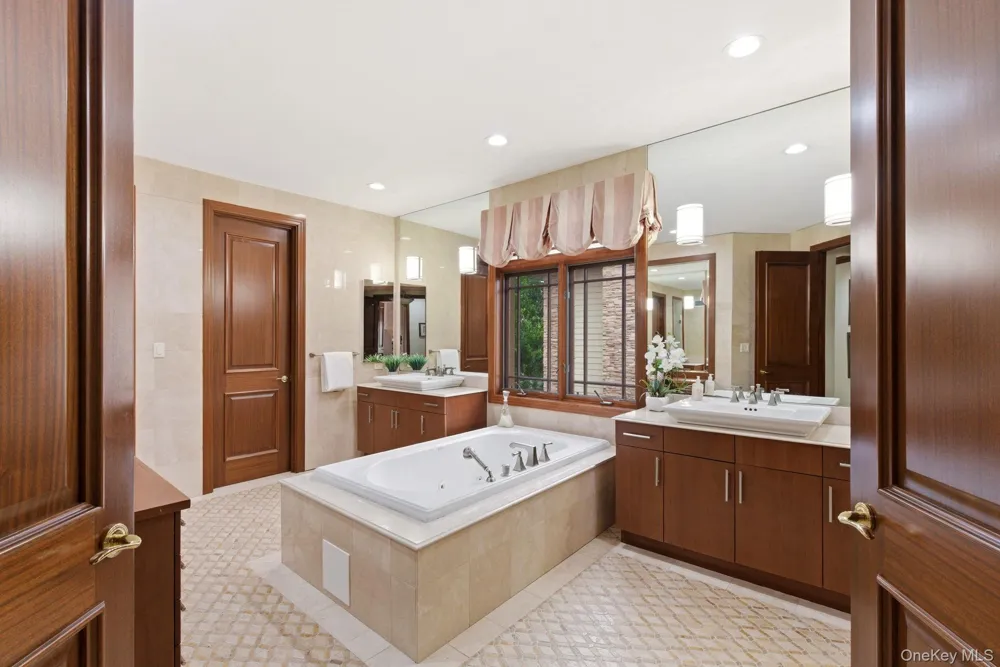 3 Olde Hamlet Drive Jericho, NY 11753