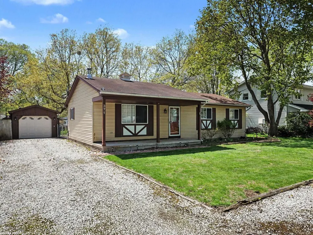 371 Colonial Lane Algonac City, MI 48001