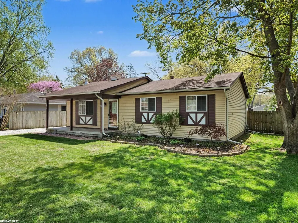 371 Colonial Lane Algonac City, MI 48001