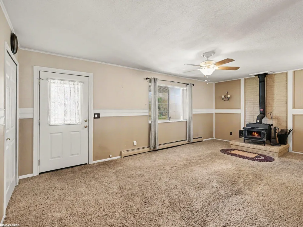 371 Colonial Lane Algonac City, MI 48001
