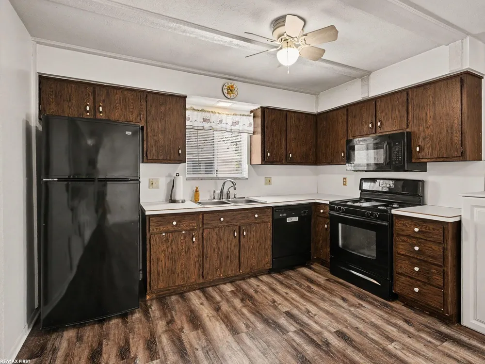 371 Colonial Lane Algonac City, MI 48001
