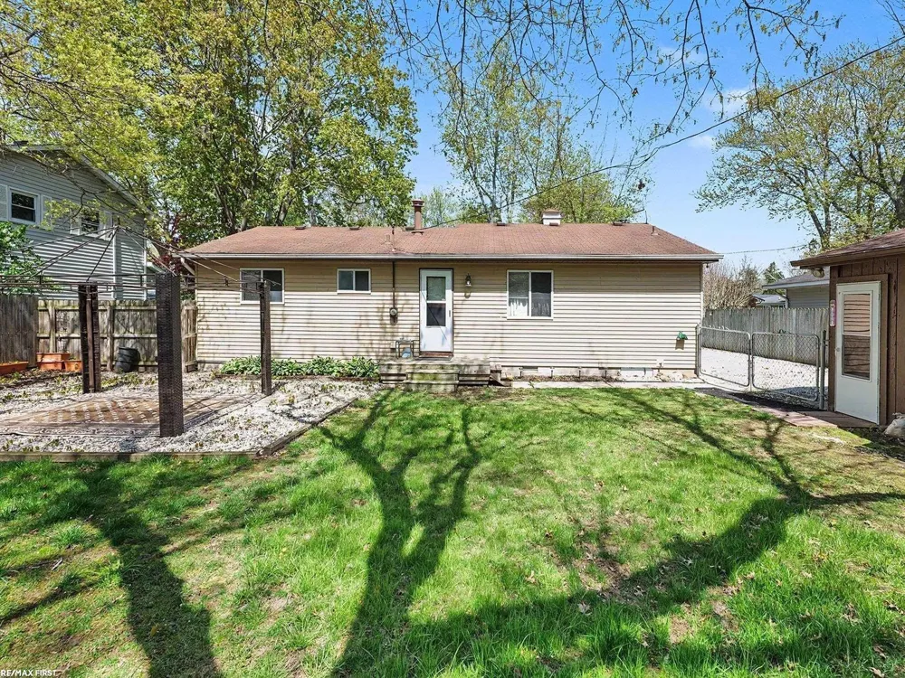 371 Colonial Lane Algonac City, MI 48001