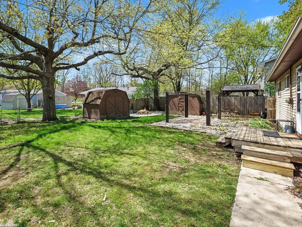 371 Colonial Lane Algonac City, MI 48001