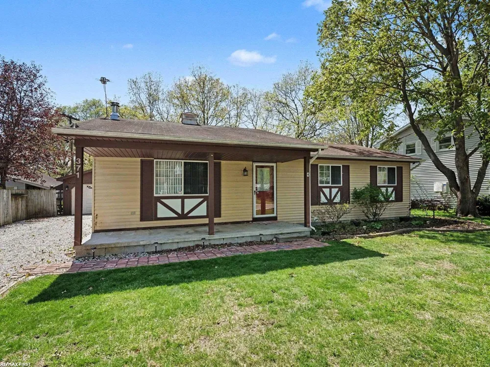 371 Colonial Lane Algonac City, MI 48001