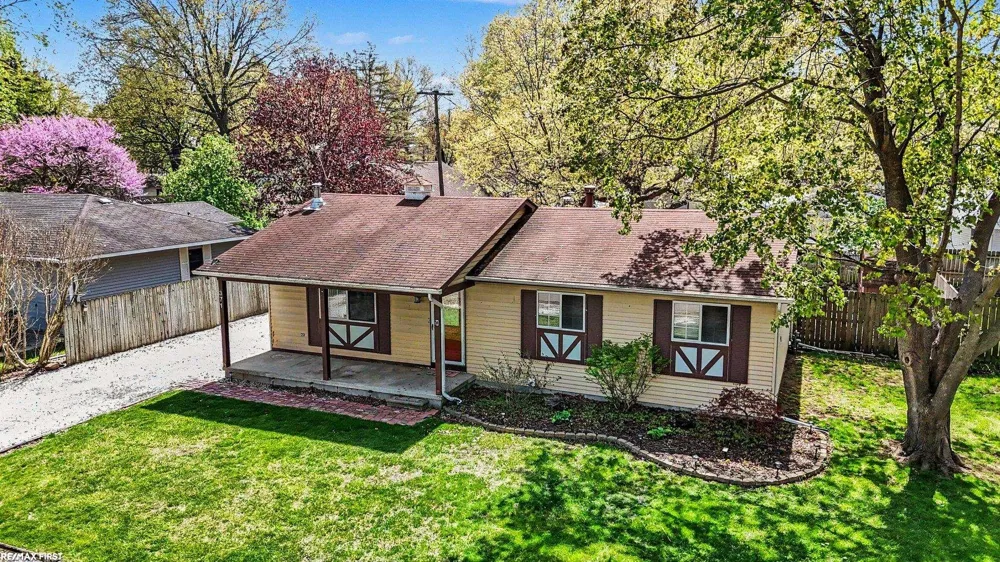 371 Colonial Lane Algonac City, MI 48001