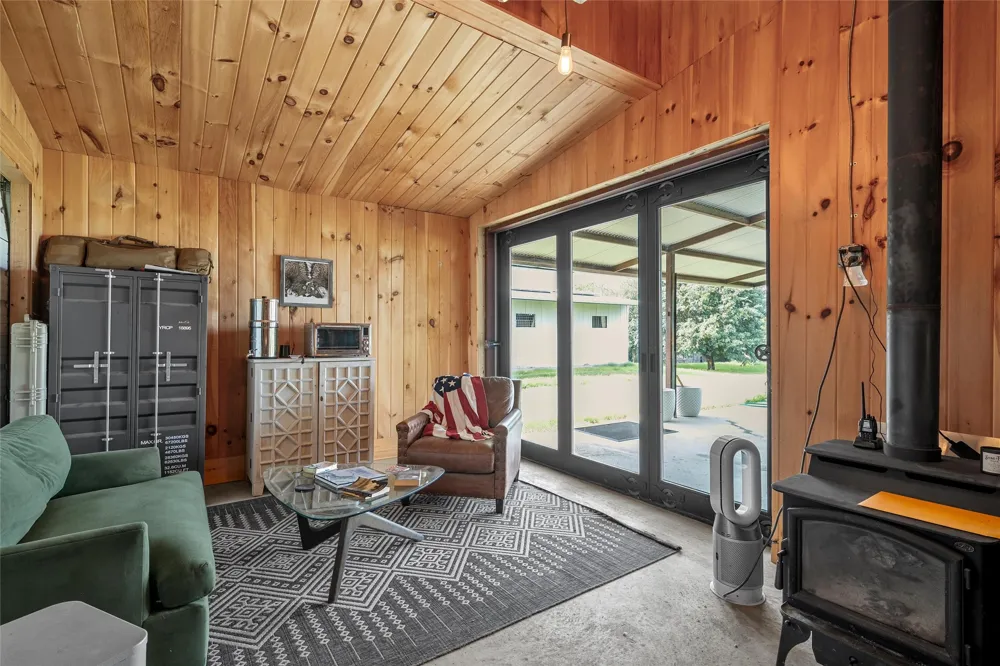 153 County Road 2139 Iredell, TX 76649