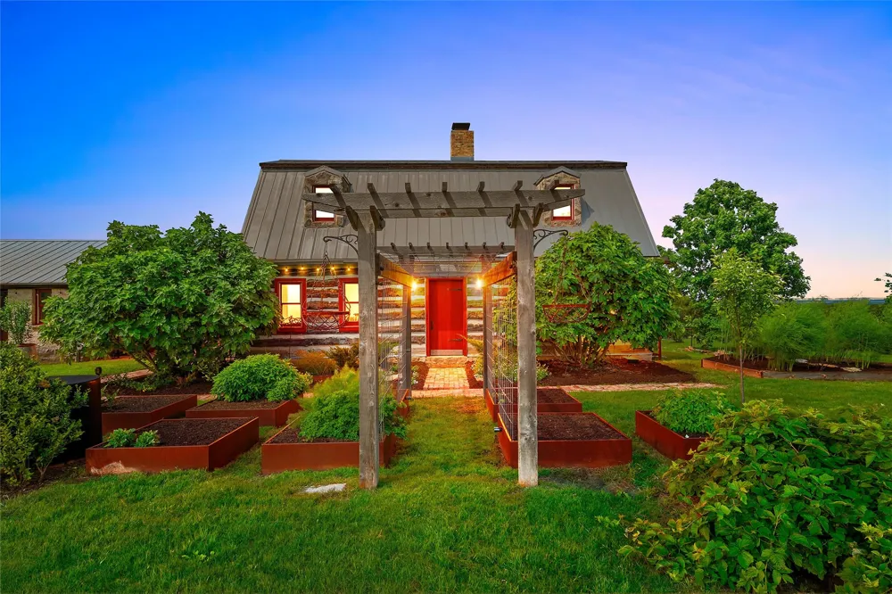 153 County Road 2139 Iredell, TX 76649