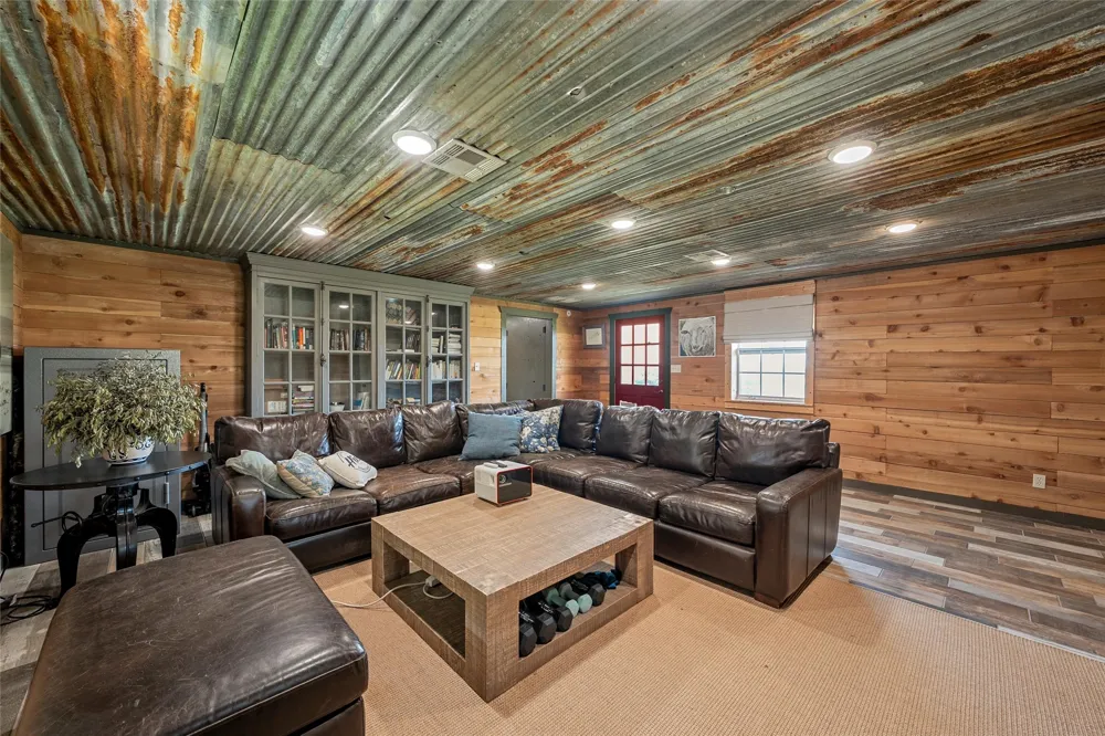 153 County Road 2139 Iredell, TX 76649