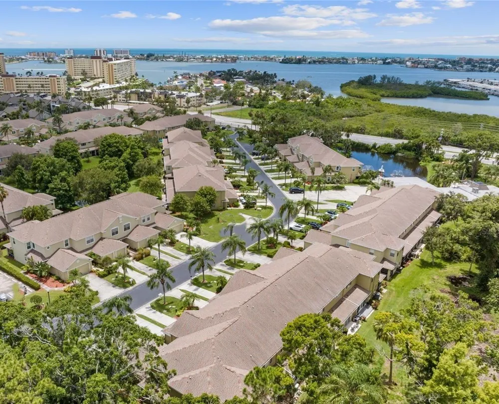 11235 KAPOK GRAND CIRCLE Madeira Beach, FL 33708