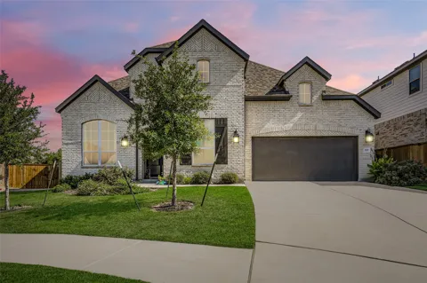 320 Autumn Oak Way
