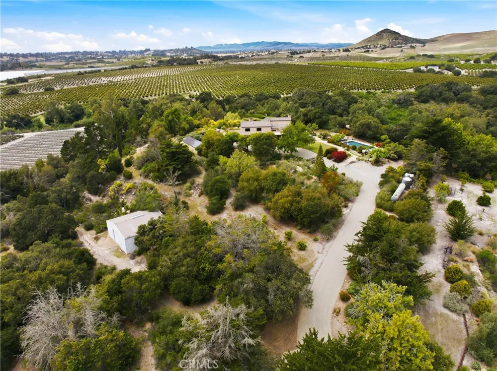 225 Broken Arrow Nipomo, CA 93444