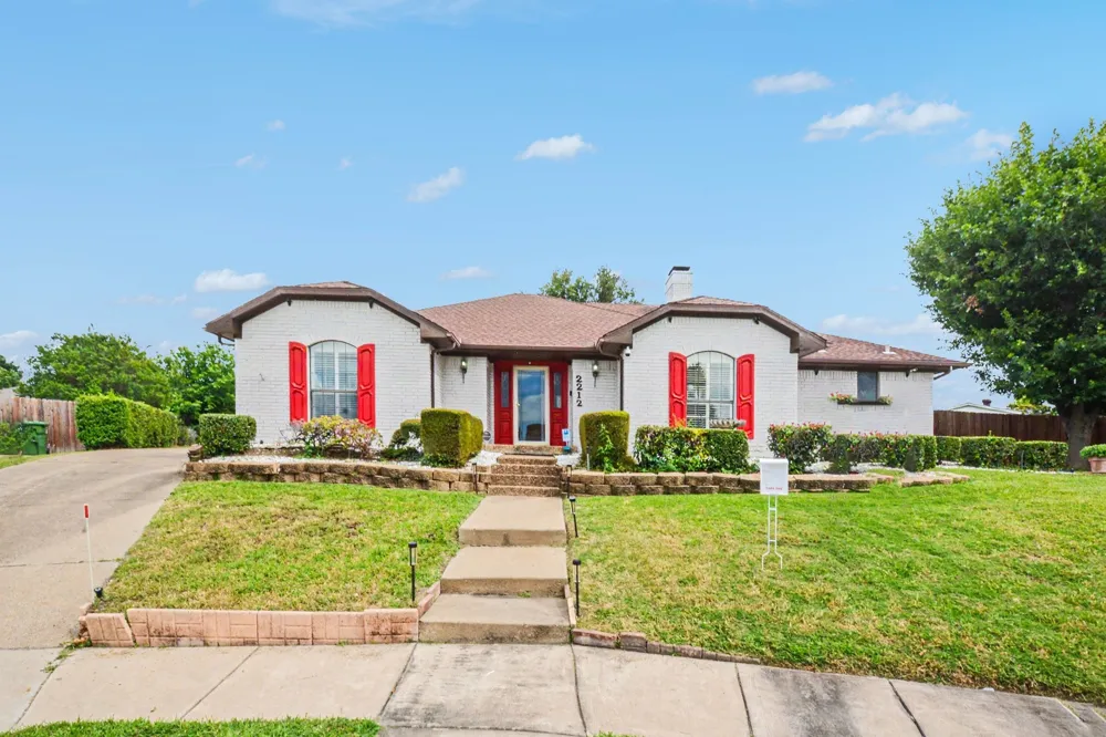2212 Southern Court Carrollton, TX 75006