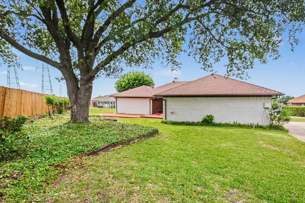 2212 Southern Court Carrollton, TX 75006