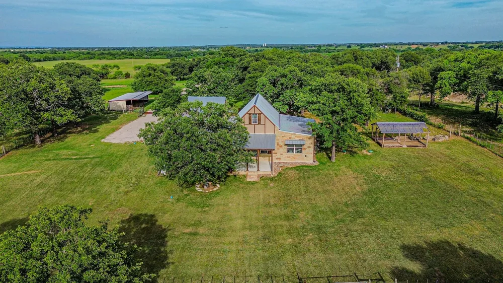 6085 County Road 146 Lipan, TX 76462