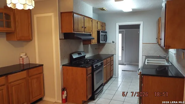 7329 Leading Oaks Live Oak, TX 78233
