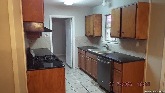 7329 Leading Oaks Live Oak, TX 78233