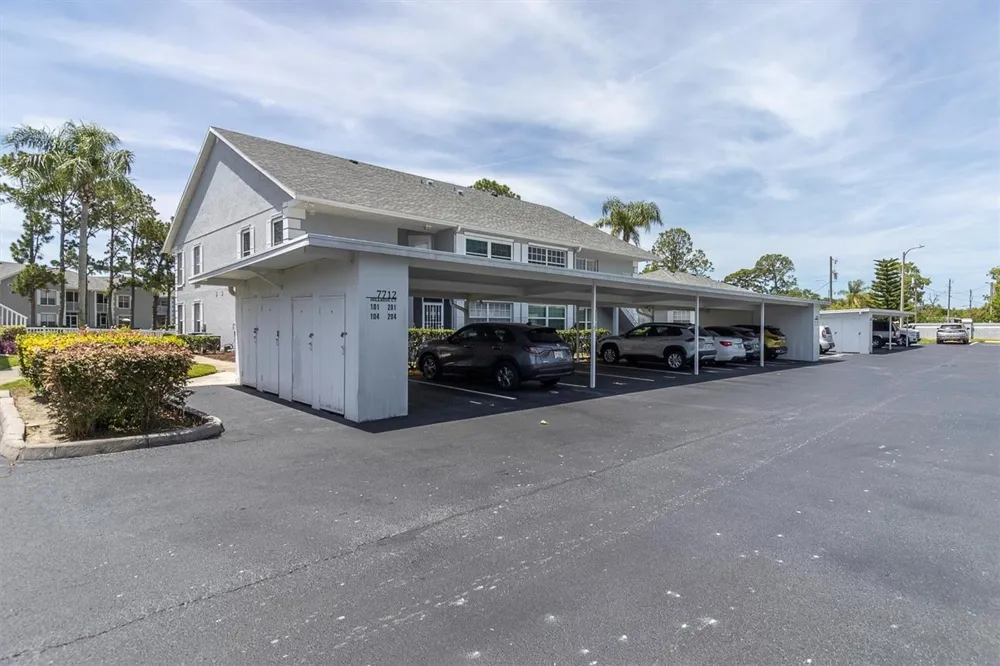 7712 HILLSIDE COURT #201 Hudson, FL 34667