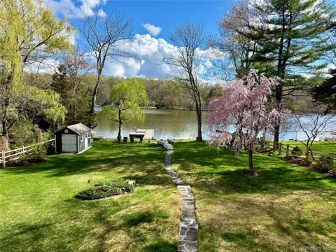 34 Twin Lakes Road