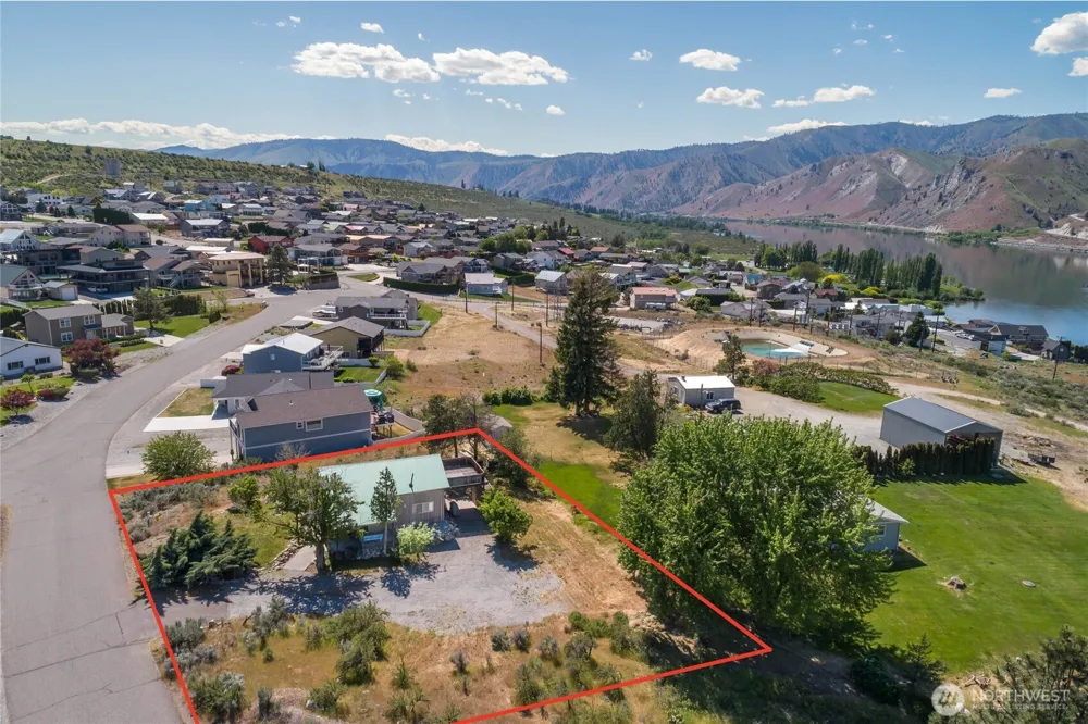 245 Lakeview Avenue Orondo, WA 98843