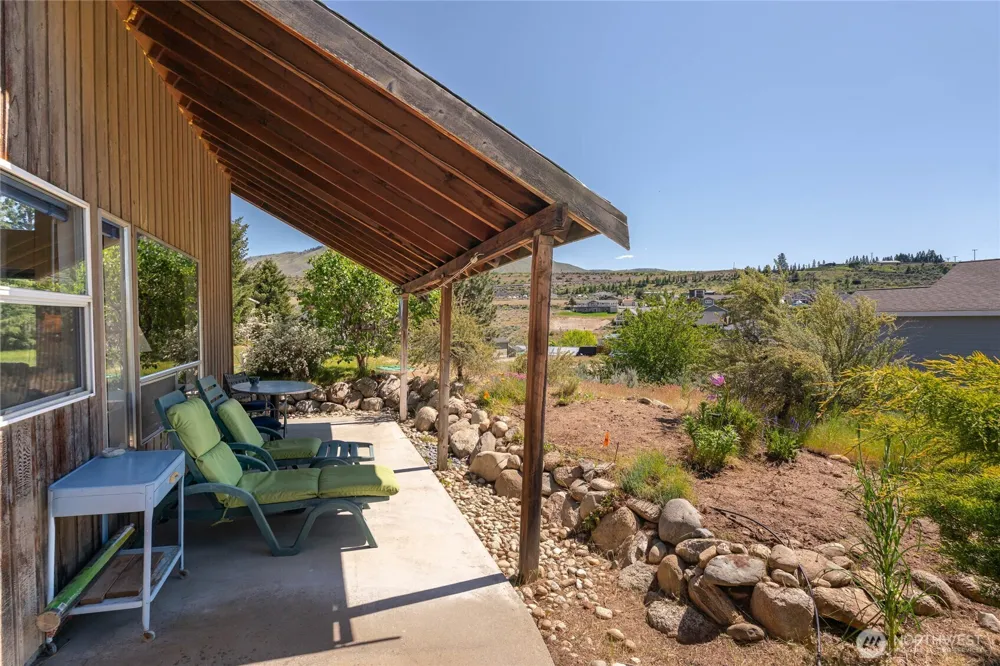 245 Lakeview Avenue Orondo, WA 98843