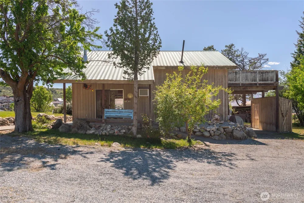 245 Lakeview Avenue Orondo, WA 98843