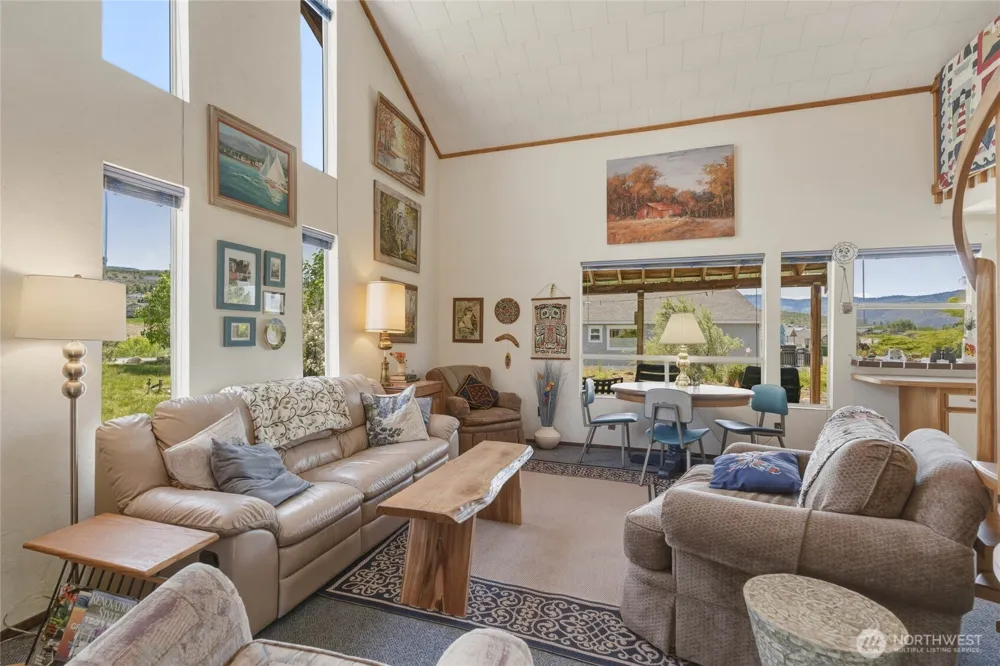 245 Lakeview Avenue Orondo, WA 98843