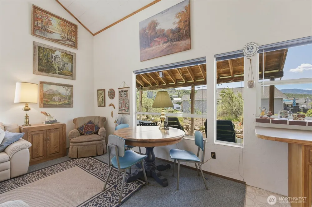 245 Lakeview Avenue Orondo, WA 98843