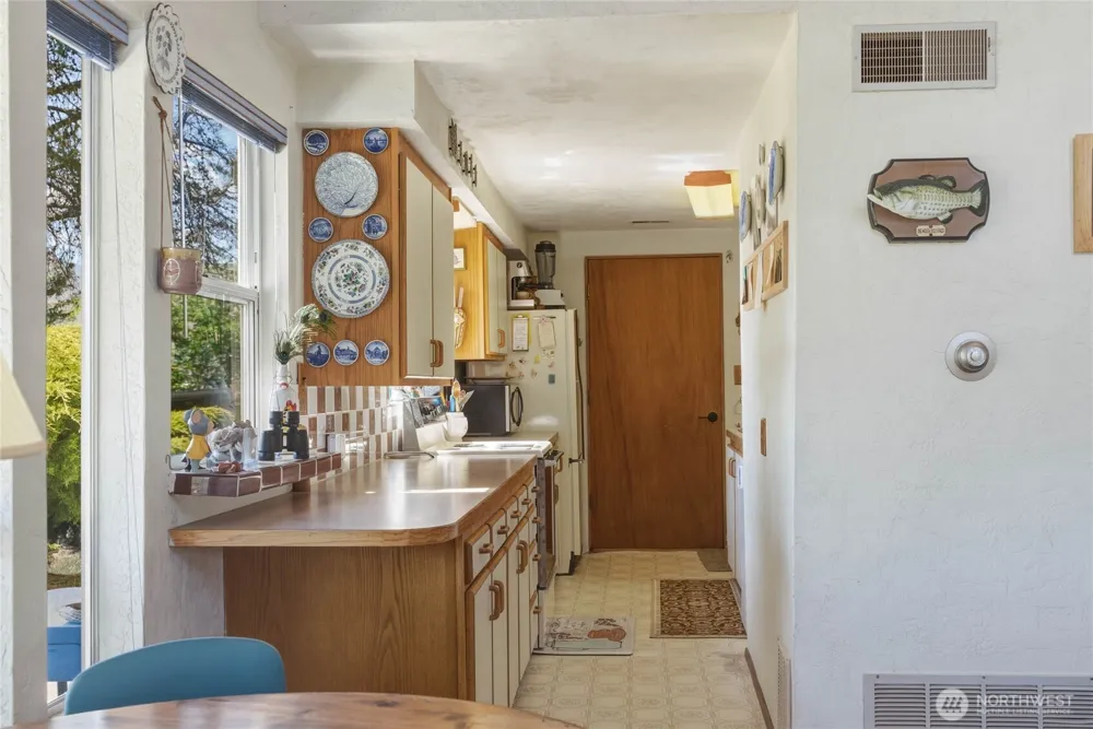 245 Lakeview Avenue Orondo, WA 98843