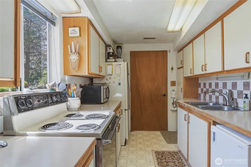 245 Lakeview Avenue Orondo, WA 98843