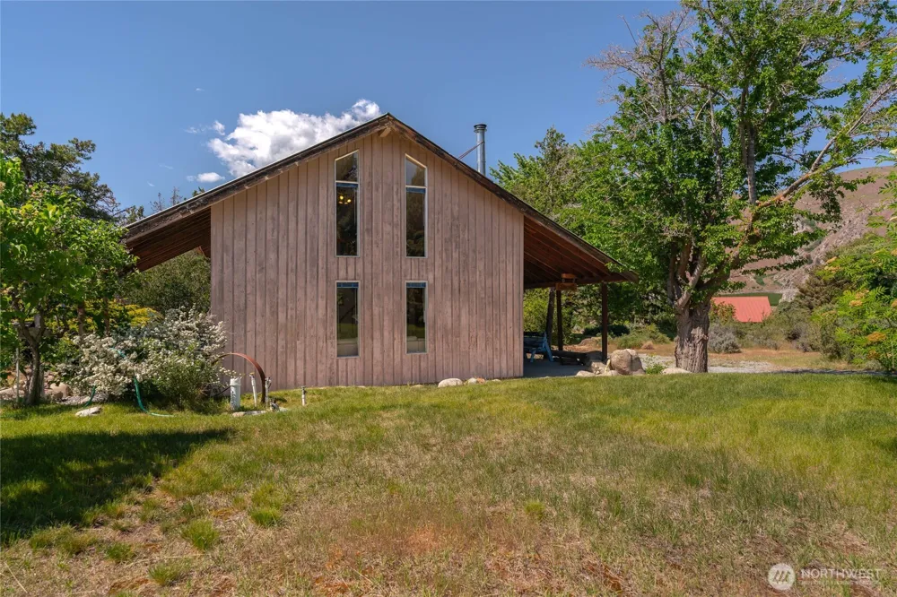 245 Lakeview Avenue Orondo, WA 98843