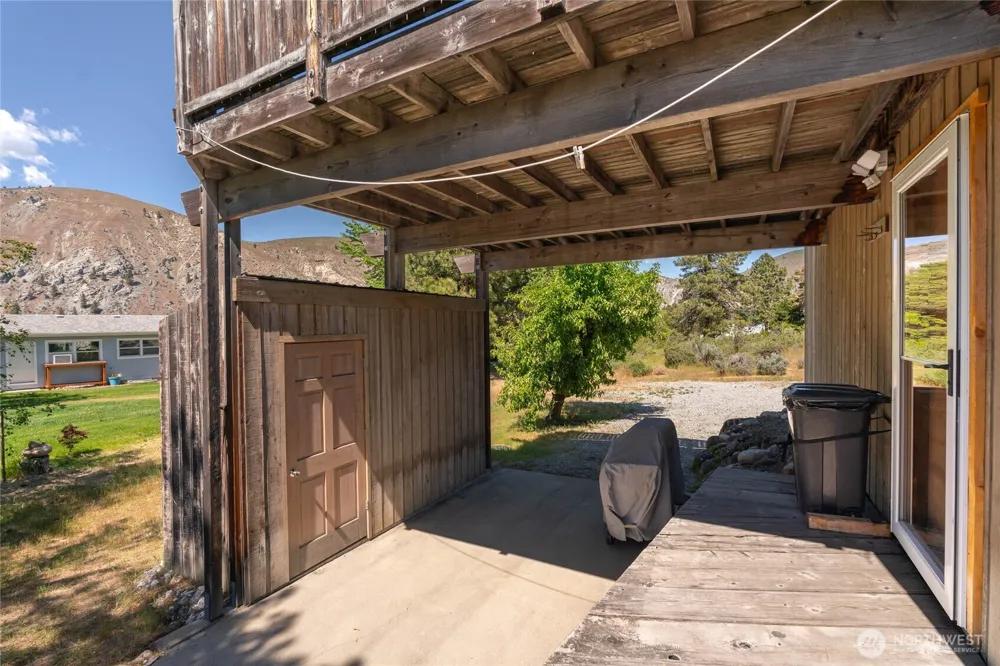 245 Lakeview Avenue Orondo, WA 98843