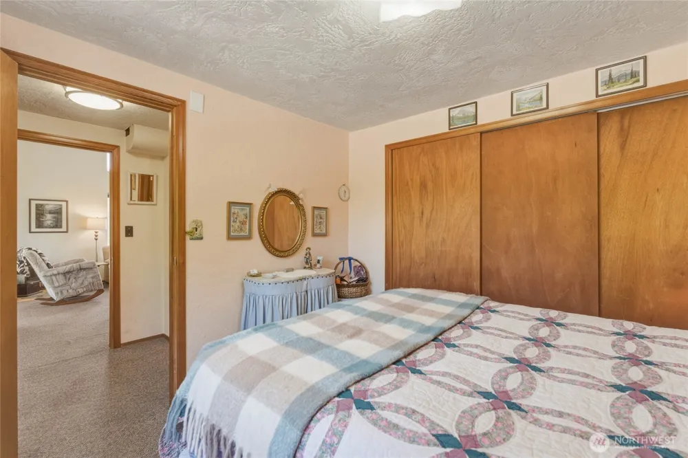 245 Lakeview Avenue Orondo, WA 98843
