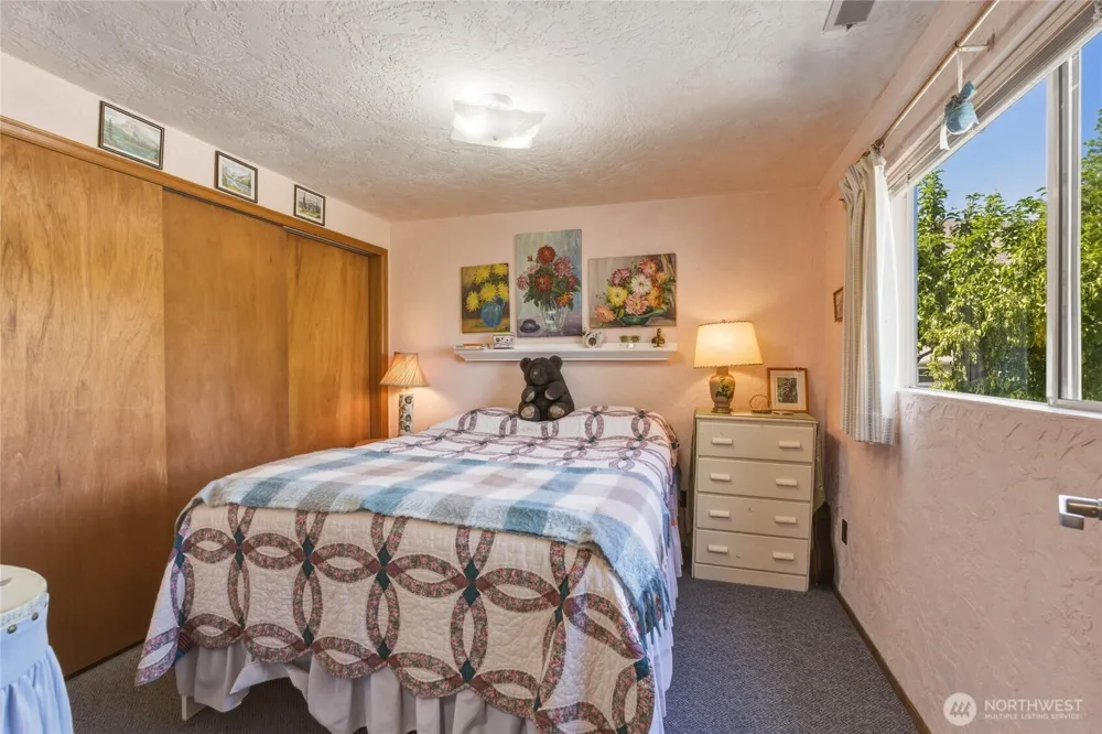245 Lakeview Avenue Orondo, WA 98843