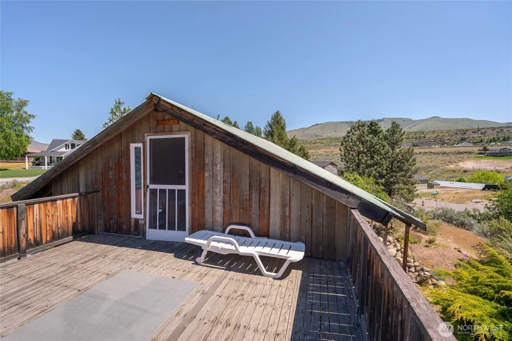 245 Lakeview Avenue Orondo, WA 98843