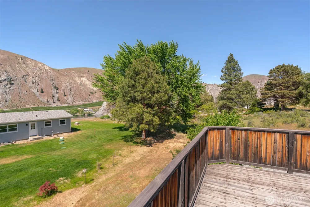 245 Lakeview Avenue Orondo, WA 98843
