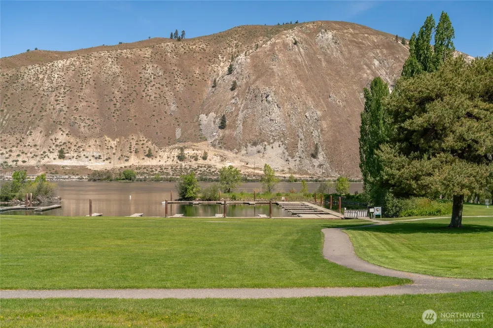 245 Lakeview Avenue Orondo, WA 98843