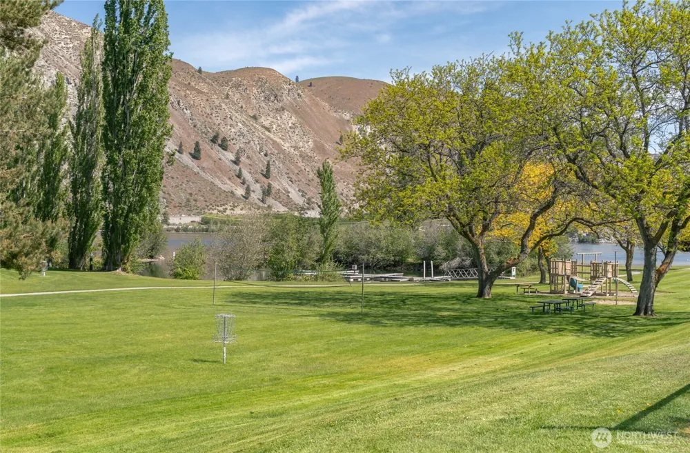 245 Lakeview Avenue Orondo, WA 98843