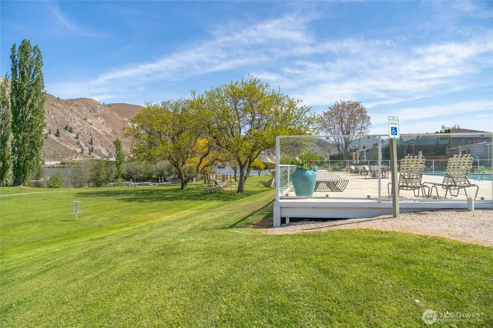 245 Lakeview Avenue Orondo, WA 98843