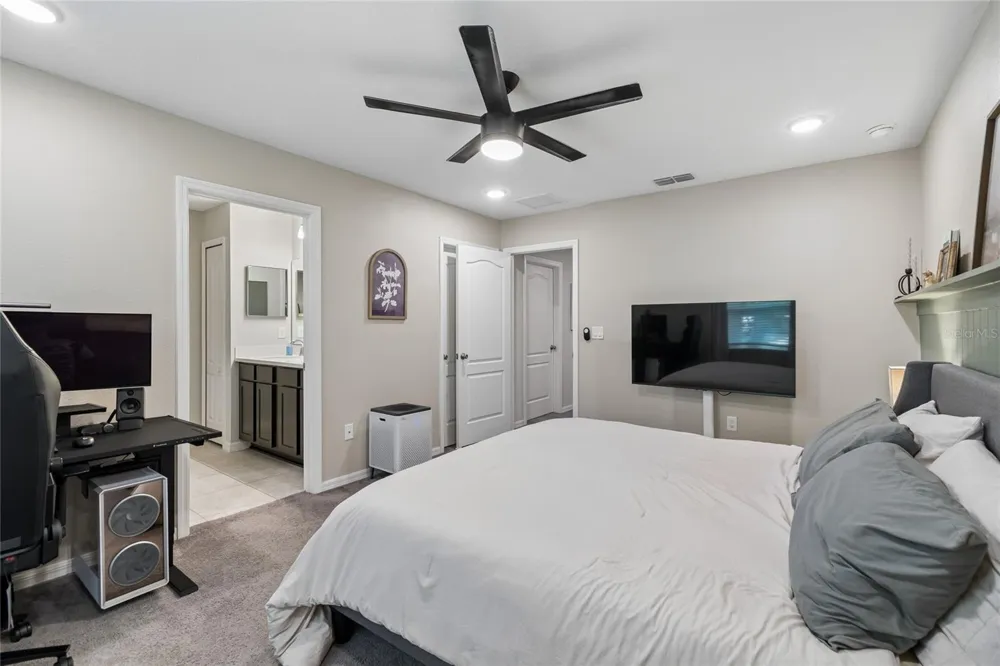 4733 DEER TRACK STREET Tampa, FL 33610
