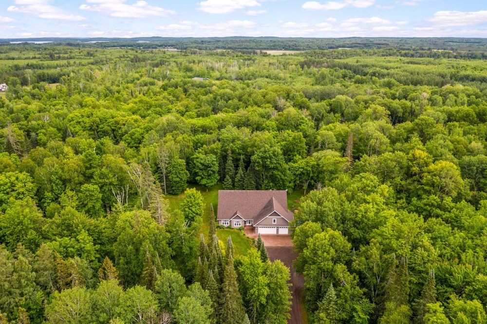 5760 Munger Shaw Road Saginaw, MN 55779