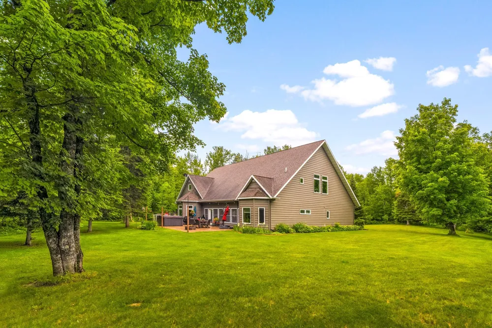 5760 Munger Shaw Road Saginaw, MN 55779