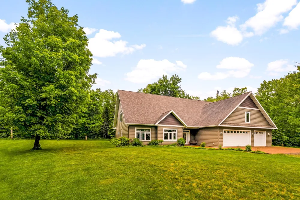 5760 Munger Shaw Road Saginaw, MN 55779