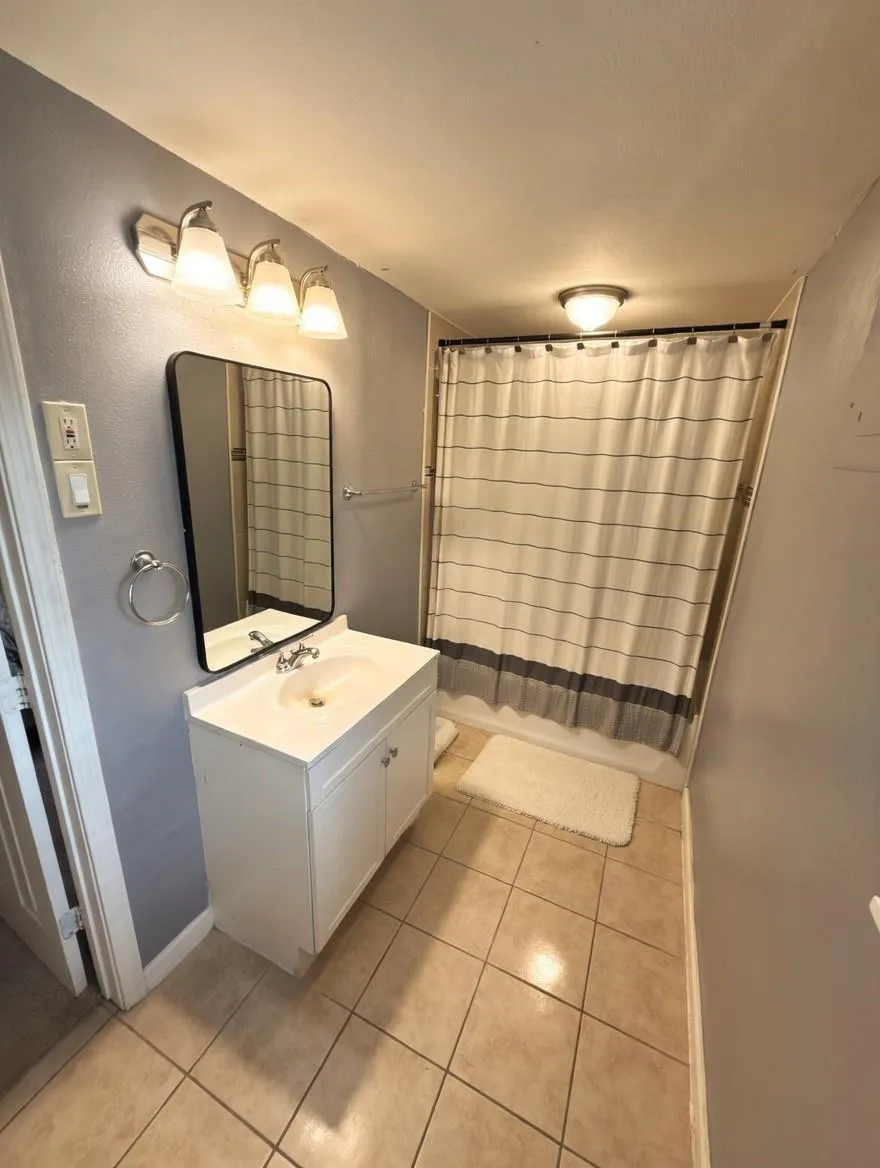 911 Kemp Street Boling, TX 77420