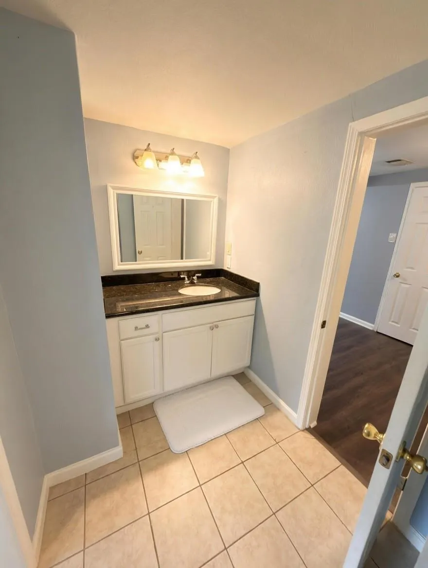 911 Kemp Street Boling, TX 77420