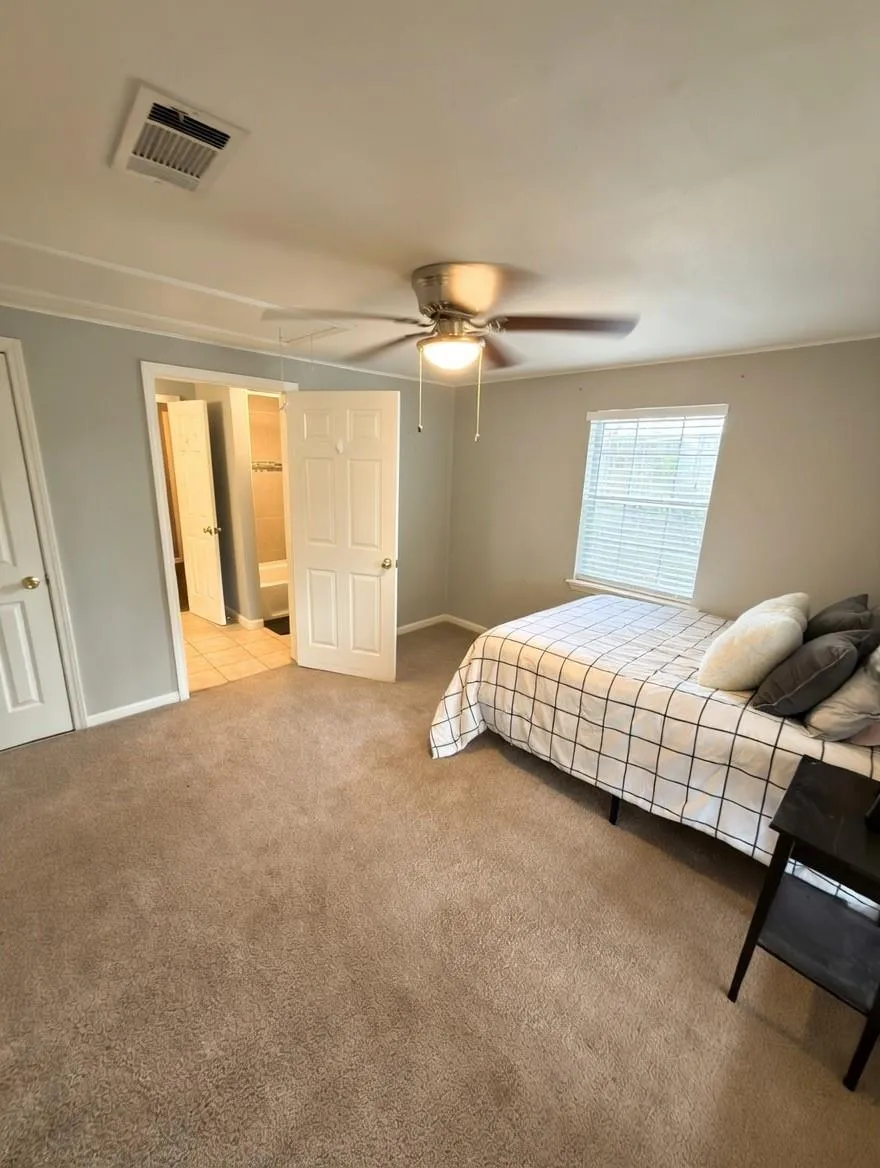 911 Kemp Street Boling, TX 77420