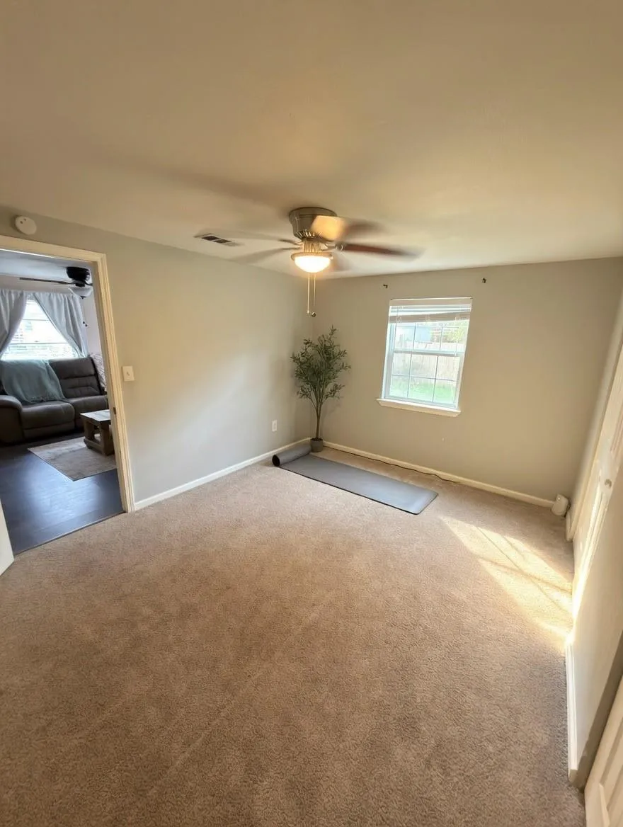 911 Kemp Street Boling, TX 77420