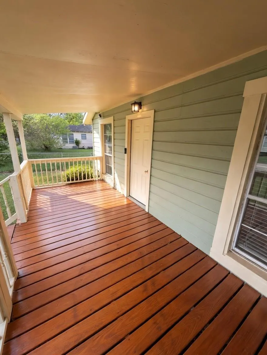 911 Kemp Street Boling, TX 77420